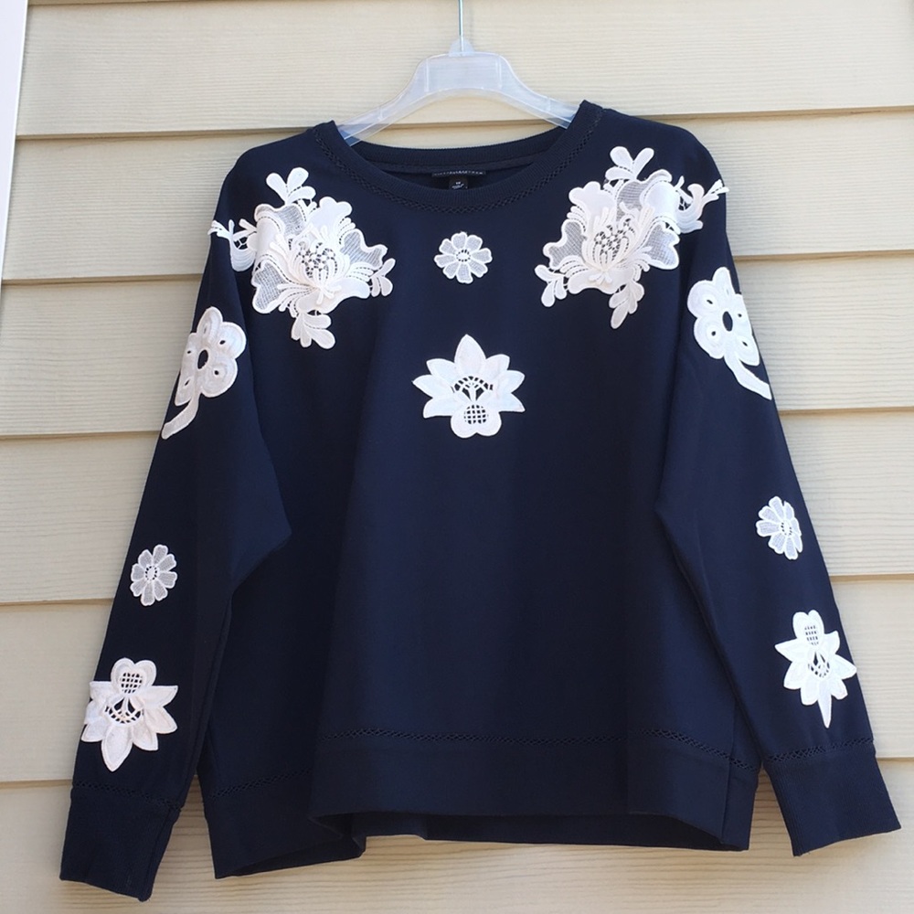 Sweater never worn but tag was cut off